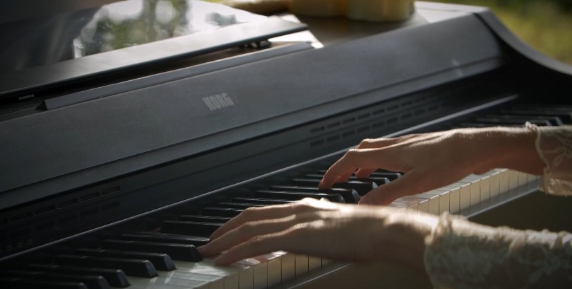 Close-up of hands playing a keyboard during the Midnight Spell Duo jazz extract.